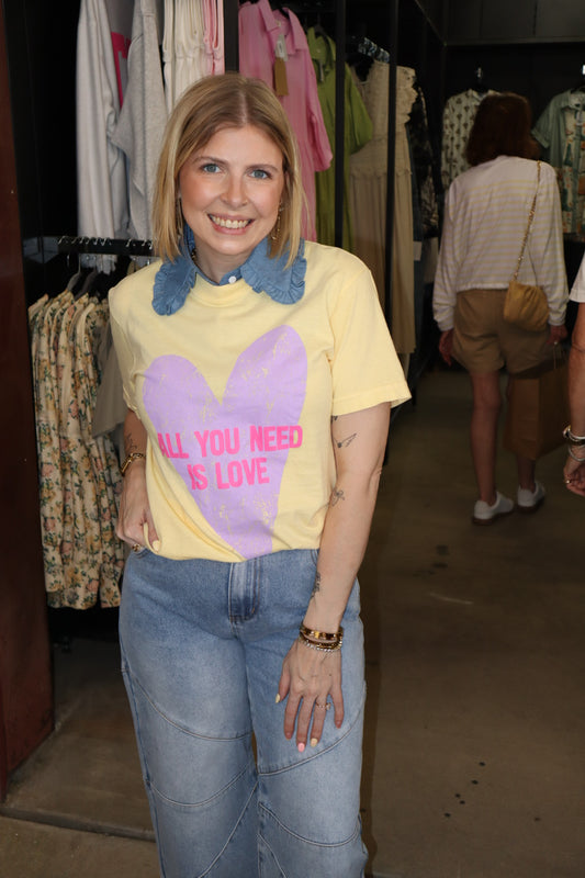 All you need is love Tee